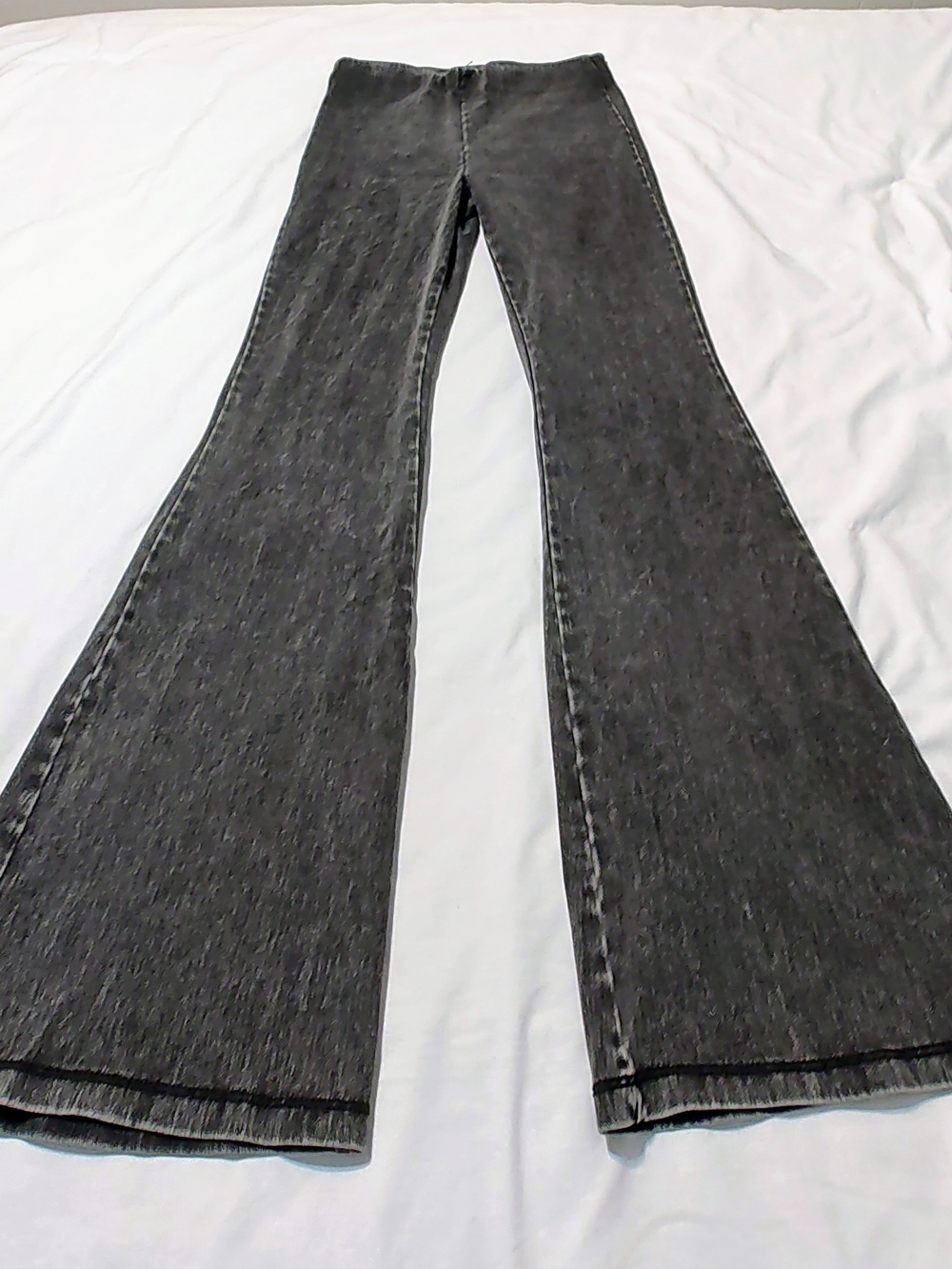 Good American Soft Sculpt Pull On Stretch Denim Jeans